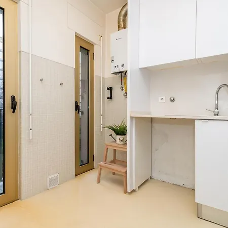 Appartement Warm And Bright Studio Lissabon